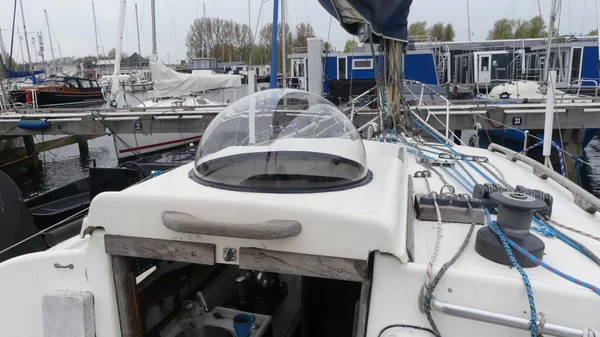 halve bol op zeilboot